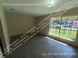 6521 Lyndon B Johnson Dr in Jackson, MS - Building Photo - Building Photo