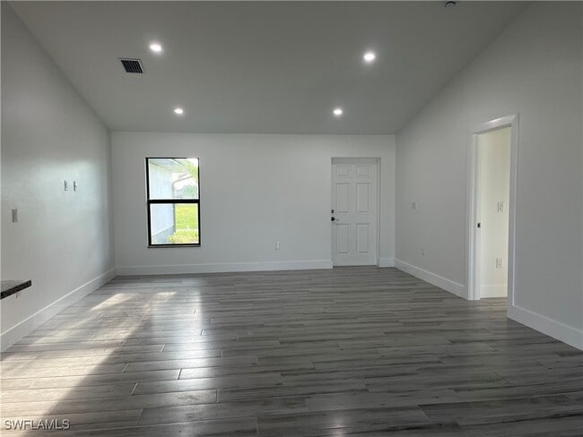 609 NW 37th Ave in Cape Coral, FL - Building Photo - Building Photo
