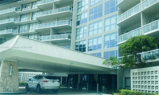 2451 Brickell Ave in Miami, FL - Building Photo - Building Photo