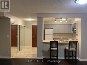 3-203 Ellesmere St in Richmond Hill, ON - Building Photo - Building Photo