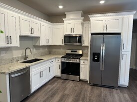 3040 Vaughn Wy, Unit 2 in Roseville, CA - Building Photo