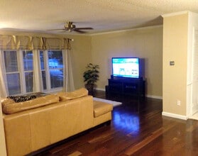 1317 Drexel Cir in Virginia Beach, VA - Building Photo - Building Photo