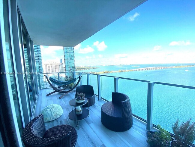 2900 NE 7th Ave in Miami, FL - Building Photo - Building Photo