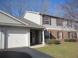 1020 Chaucer Ct in Elgin, IL - Building Photo