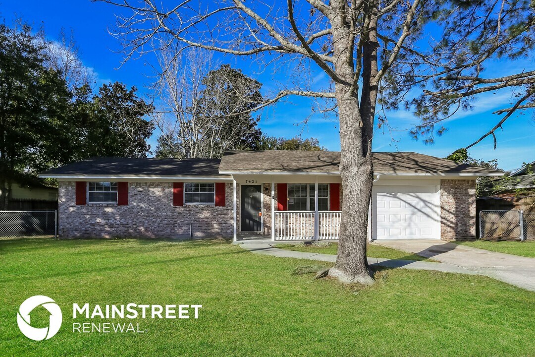 7421 Deepwood Dr N in Jacksonville, FL - Foto de edificio