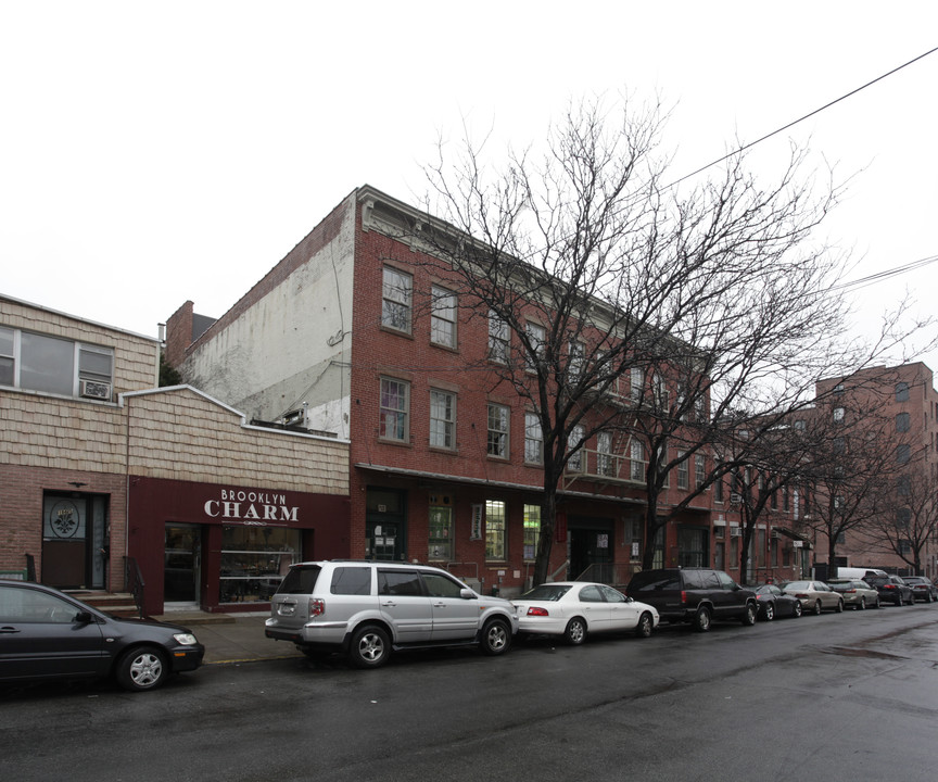 167 N 9th St in Brooklyn, NY - Building Photo