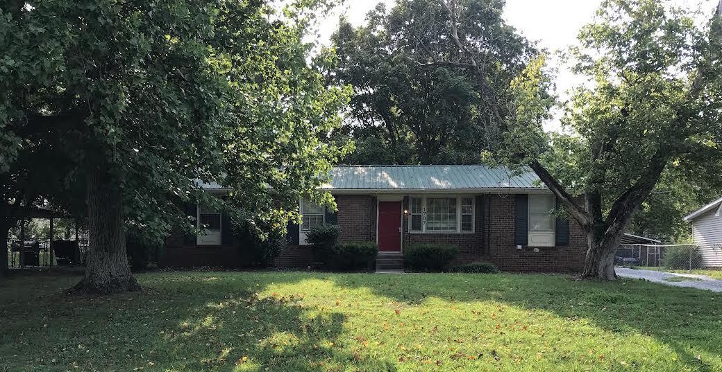 1707 Woodside Dr in Springfield, TN - Building Photo