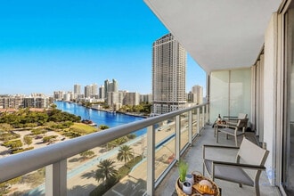 2602 E Hallandale Beach Blvd in Hallandale Beach, FL - Building Photo - Building Photo