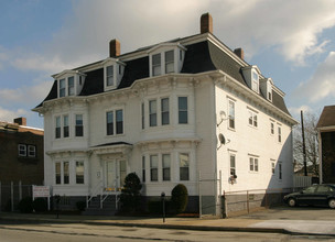 348 2nd St in Fall River, MA - Foto de edificio - Building Photo