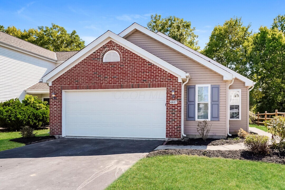 6817 Riding Trail Dr in Canal Winchester, OH - Building Photo