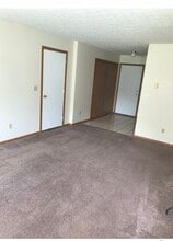 1579 Athena Dr in Kent, OH - Building Photo - Building Photo