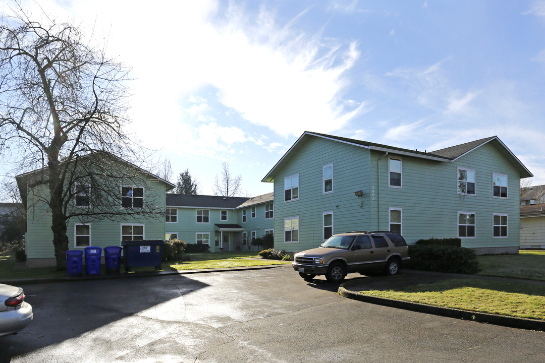 Prescott Place Apartments in Portland, OR - Foto de edificio