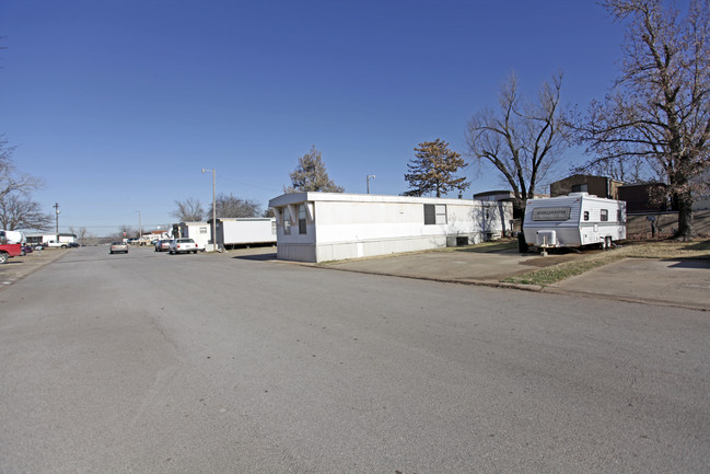 Skyline Community in Oklahoma City, OK - Building Photo - Building Photo