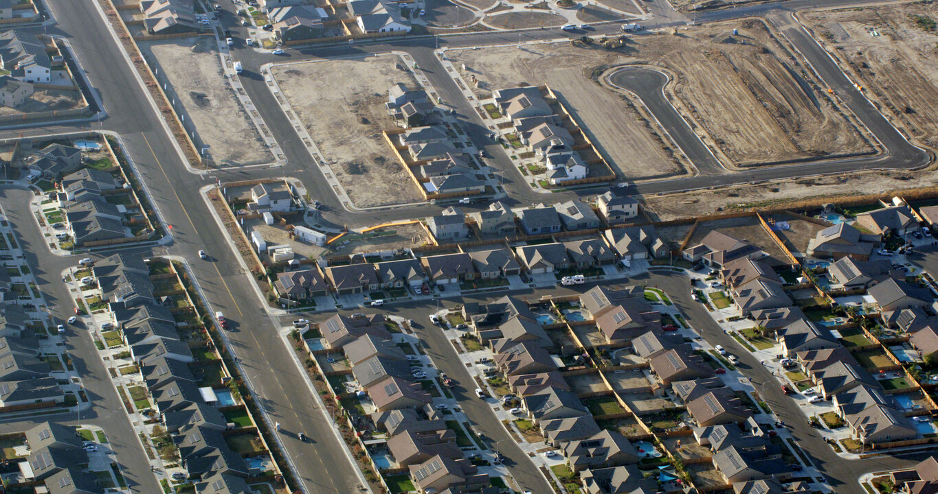 Ella Gardens - The East Garden in Hanford, CA - Building Photo