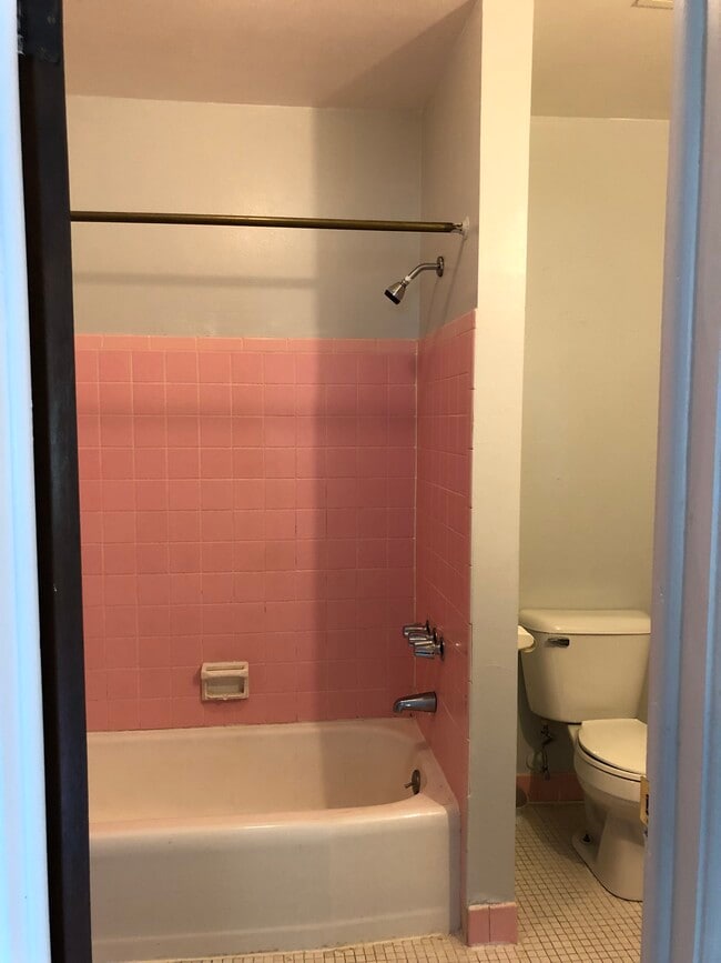 4220 S Vermont Ct in St. Francis, WI - Building Photo - Building Photo