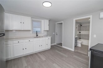 670 Putnam Pike in Smithfield, RI - Building Photo - Building Photo