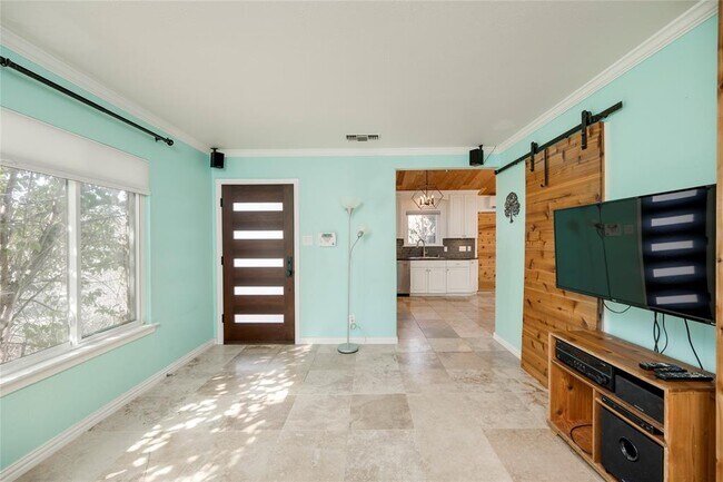 2404 Barton Skyway in Austin, TX - Building Photo - Building Photo