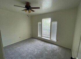 1405 Summit St in College Station, TX - Building Photo