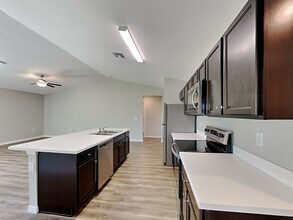 13611 Catbird Dr in Ft. Myers, FL - Building Photo - Building Photo