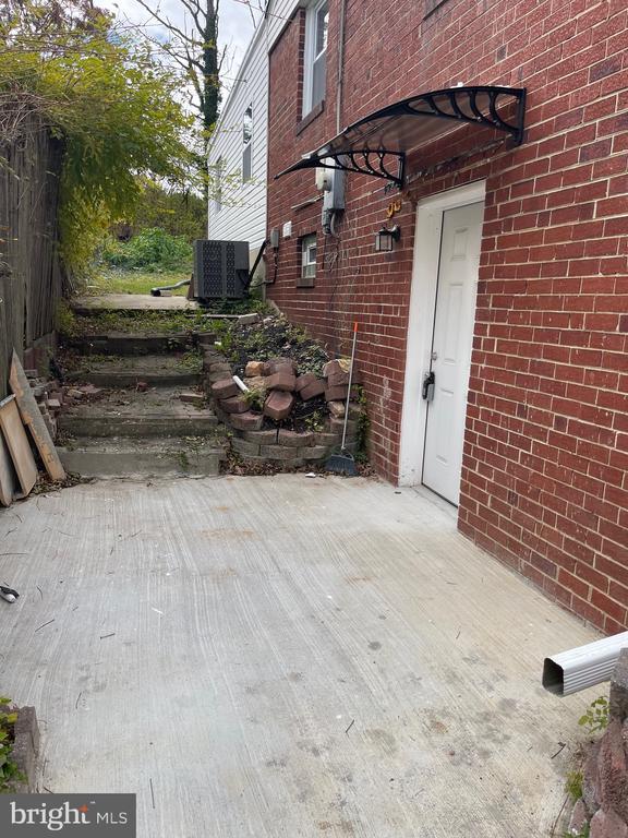 property at 3207 Castleleigh Rd