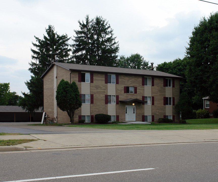 142 Applegrove St NE in Canton, OH - Building Photo