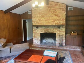 720 Yaupon Valley Rd in West Lake Hills, TX - Building Photo - Building Photo