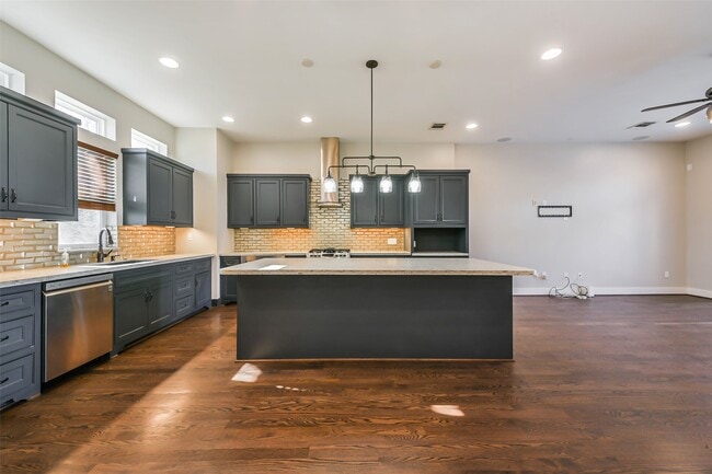 property at 2422 Hadley St