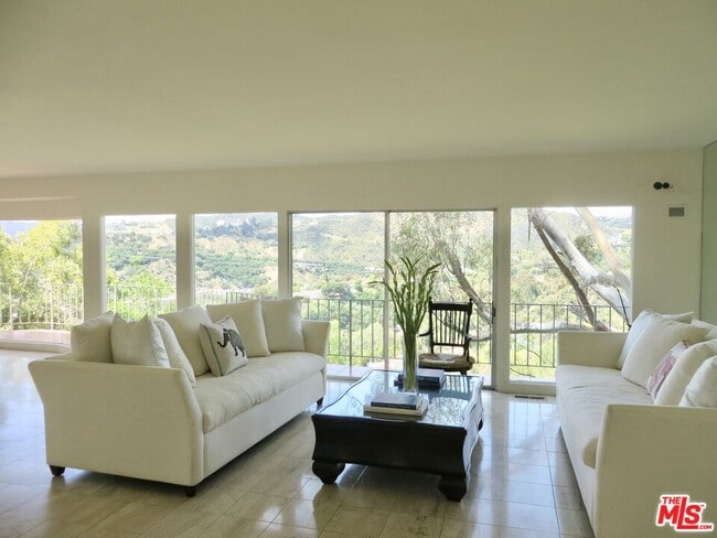 property at 811 Linda Flora Dr