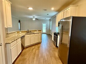 13115 Southern Valley Dr in Pearland, TX - Building Photo - Building Photo