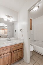2404 Sycamore Ave in Huntsville, TX - Building Photo - Building Photo