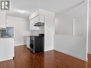 170 W 4th St in North Vancouver, BC - Building Photo - Building Photo