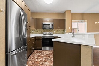 8820 S Isles Cir in Tamarac, FL - Building Photo - Building Photo