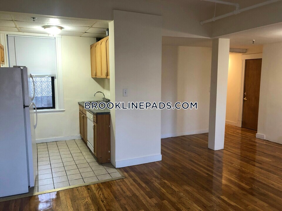 364 Riverway-Unit -1 in Boston, MA - Building Photo