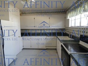 704 Lakeside Dr in Carlsbad, NM - Building Photo - Building Photo