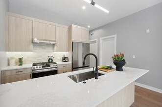 7006 N Glenwood Ave, Unit 302 in Chicago, IL - Building Photo - Building Photo