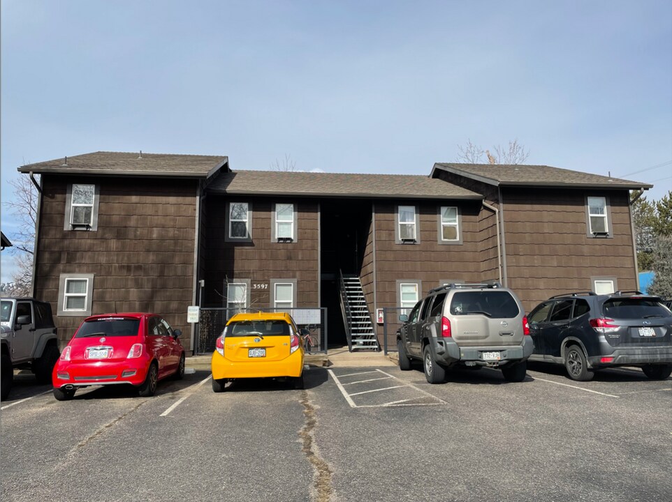 3597 Nottingham Ct in Boulder, CO - Building Photo