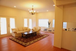 1142 W 37th Pl in Los Angeles, CA - Building Photo