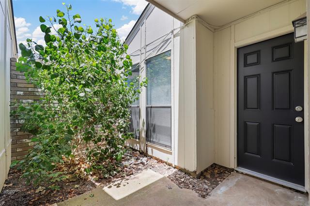 10306 Stoney Brg Ct in Fort Worth, TX - Building Photo