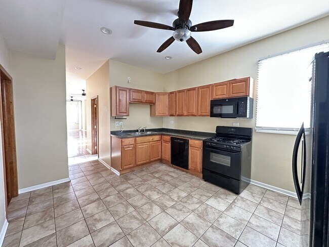 2028 N Hamlin Ave, Unit K03J in Chicago, IL - Building Photo - Building Photo