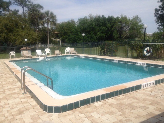 420 Breakwater Dr in Merritt Island, FL - Building Photo