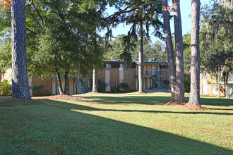 Talla-Villa Apartments in Tallahassee, FL - Foto de edificio - Building Photo