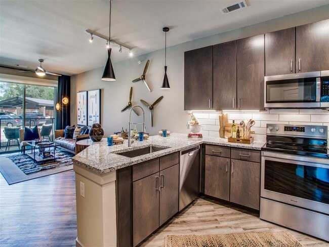 Waters Edge at Mansfield in Grand Prairie, TX - Building Photo - Building Photo