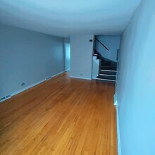 2430 E 73rd St in Chicago, IL - Building Photo - Building Photo