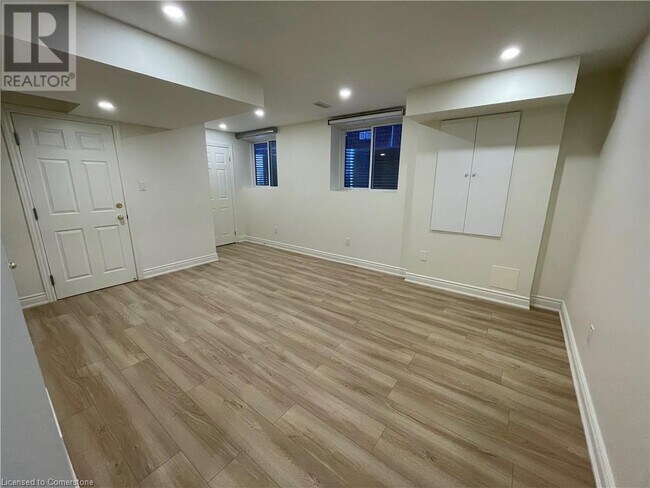 1120 Savoline Blvd in Milton, ON - Building Photo - Building Photo