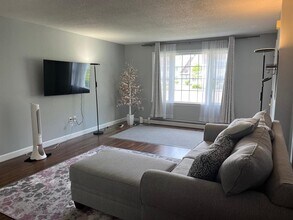 313 Springbrook Cir in Portsmouth, NH - Building Photo - Building Photo