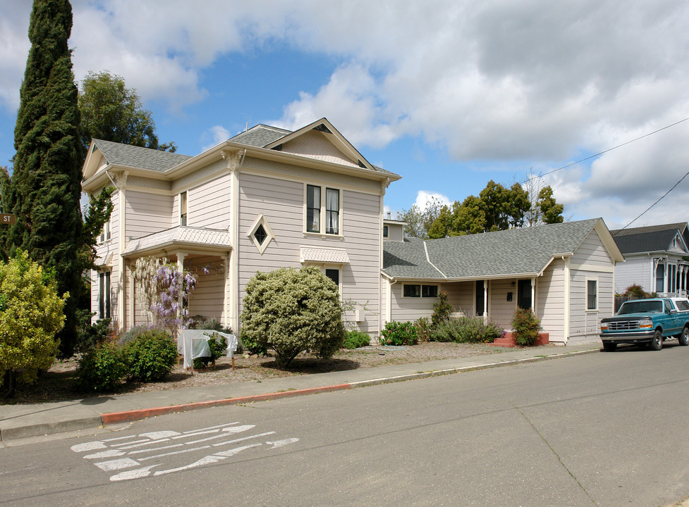 219 Piper St in Healdsburg, CA - Building Photo