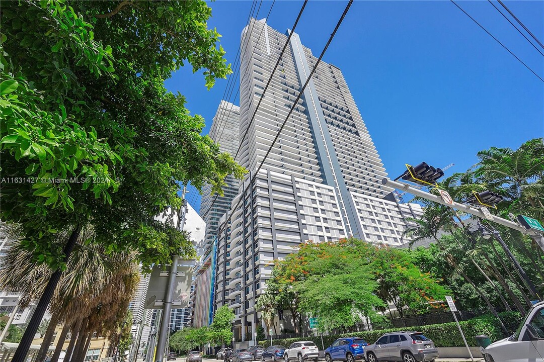 60 SW 13th St, Unit 2208 in Miami, FL - Foto de edificio