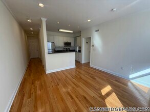 1 Chauncy St in Cambridge, MA - Foto de edificio - Building Photo