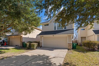 8007 Dairy View Ln in Houston, TX - Foto de edificio - Building Photo