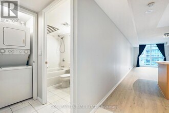 219-219 Fort York Blvd in Toronto, ON - Building Photo - Building Photo